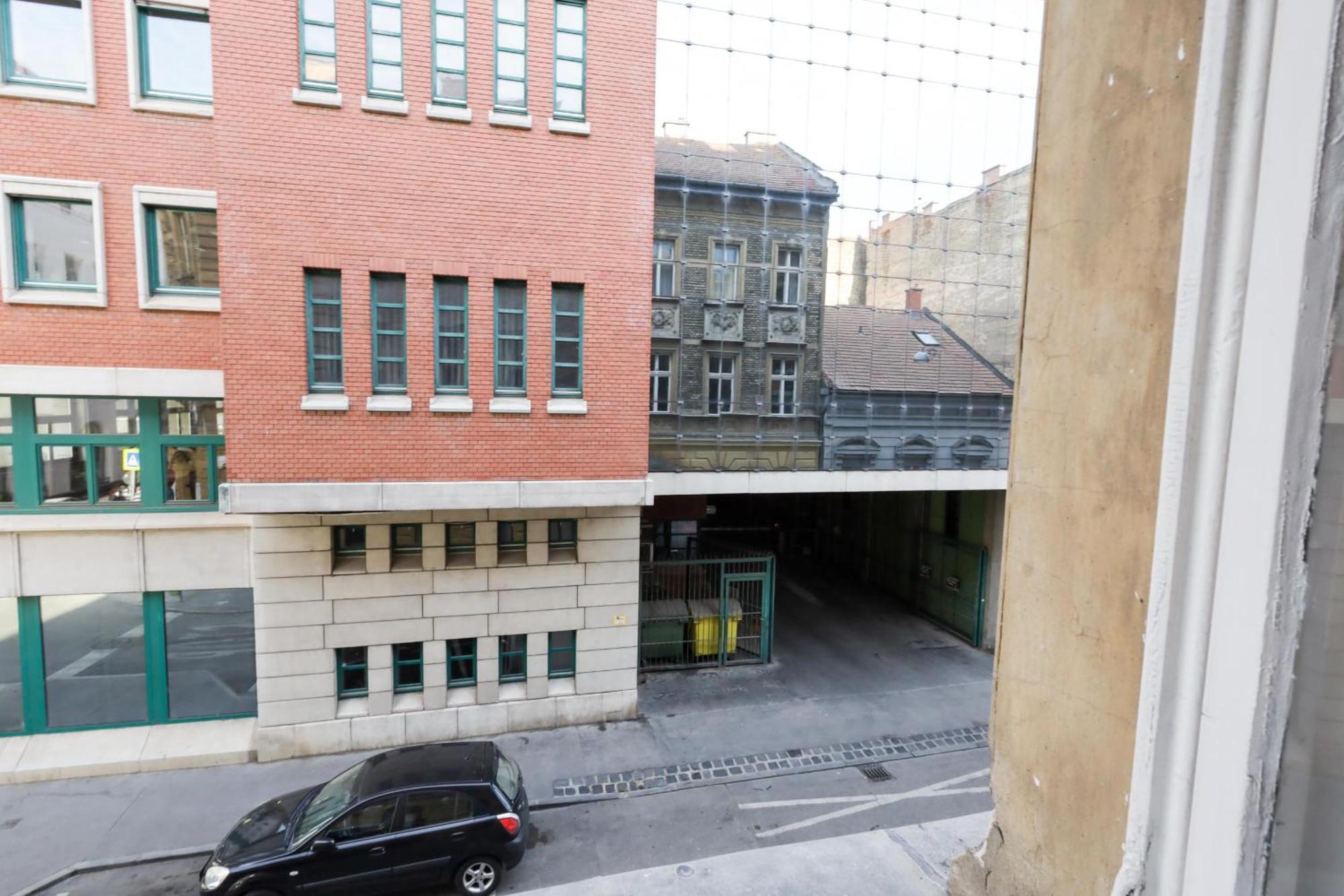 Budapest Pest-Port Apartment 4 Rooms For 16 Person — Photos 3